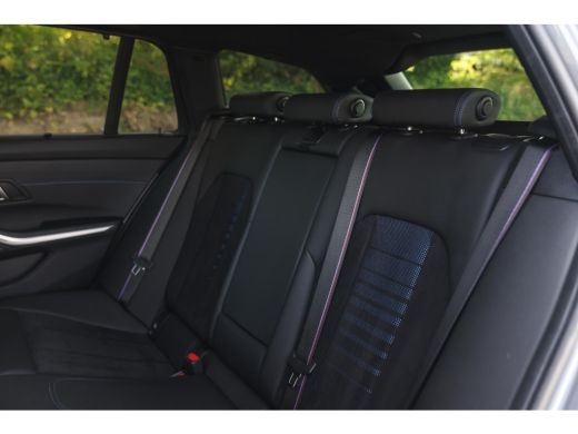 BMW 3 Serie Touring 330e High Executive M Sport Automaat / Panoramadak / Trekhaak / Sportstoelen / Comfort Ac... ActivLease financial lease