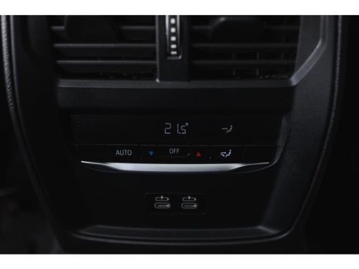 BMW 3 Serie Touring 330e High Executive M Sport Automaat / Panoramadak / Trekhaak / Sportstoelen / Comfort Ac... ActivLease financial lease