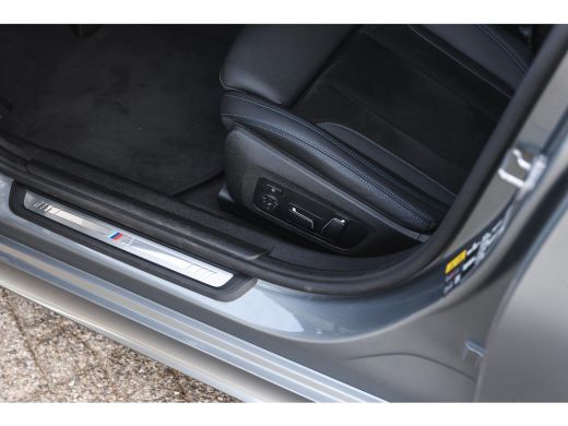 BMW 3 Serie Touring 330e High Executive M Sport Automaat / Panoramadak / Trekhaak / Sportstoelen / Comfort Ac... ActivLease financial lease