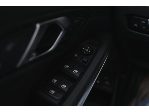 BMW 3 Serie Touring 330e High Executive M Sport Automaat / Panoramadak / Trekhaak / Sportstoelen / Comfort Ac... ActivLease financial lease