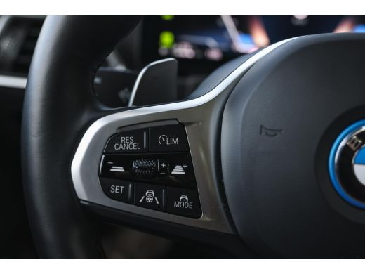 BMW 3 Serie Touring 330e High Executive M Sport Automaat / Panoramadak / Trekhaak / Sportstoelen / Comfort Ac... ActivLease financial lease