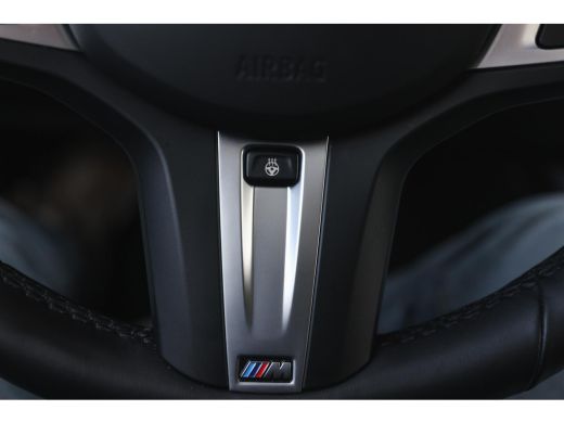 BMW 3 Serie Touring 330e High Executive M Sport Automaat / Panoramadak / Trekhaak / Sportstoelen / Comfort Ac... ActivLease financial lease