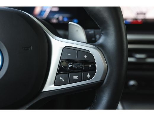 BMW 3 Serie Touring 330e High Executive M Sport Automaat / Panoramadak / Trekhaak / Sportstoelen / Comfort Ac... ActivLease financial lease