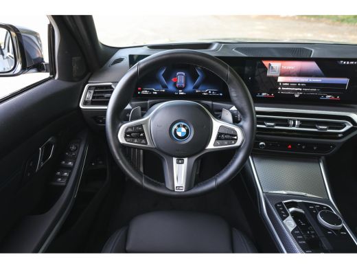 BMW 3 Serie Touring 330e High Executive M Sport Automaat / Panoramadak / Trekhaak / Sportstoelen / Comfort Ac... ActivLease financial lease