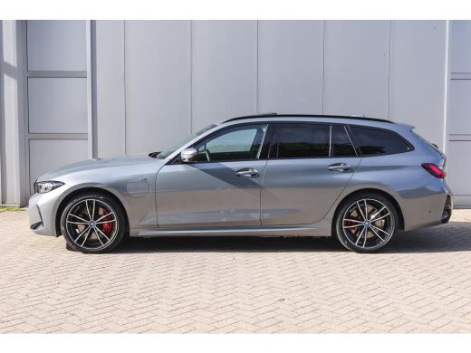 BMW 3 Serie Touring 330e High Executive M Sport Automaat / Panoramadak / Trekhaak / Sportstoelen / Comfort Ac... ActivLease financial lease