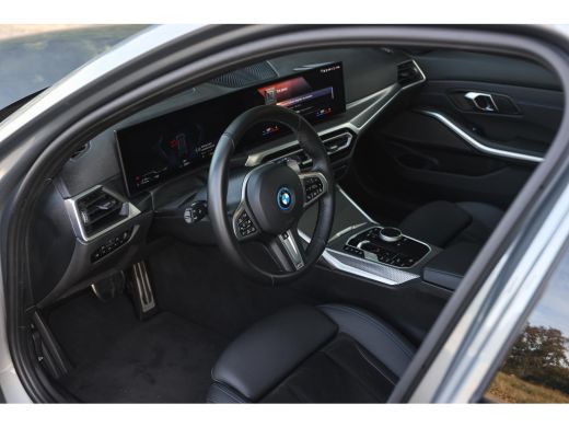 BMW 3 Serie Touring 330e High Executive M Sport Automaat / Panoramadak / Trekhaak / Sportstoelen / Comfort Ac... ActivLease financial lease