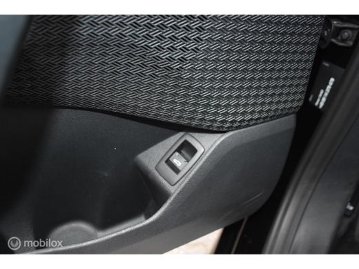 BMW X1 sDrive18i Voll Pano headup e stoelen ActivLease financial lease