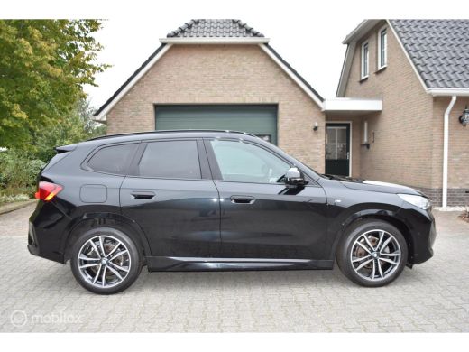 BMW X1 sDrive18i Voll Pano headup e stoelen ActivLease financial lease