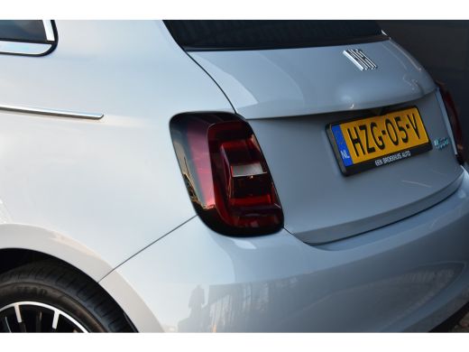 Fiat 500C La Prima 42 kWh DEMO-DEAL! | Vol-Leder | Stoelverwarming | Adaptive Cruise | Dodehoek-Detectie | ... ActivLease financial lease