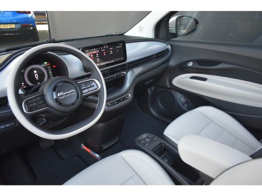 Fiat 500C La Prima 42 kWh DEMO-DEAL! | Vol-Leder | Stoelverwarming | Adaptive Cruise | Dodehoek-Detectie | ... ActivLease financial lease