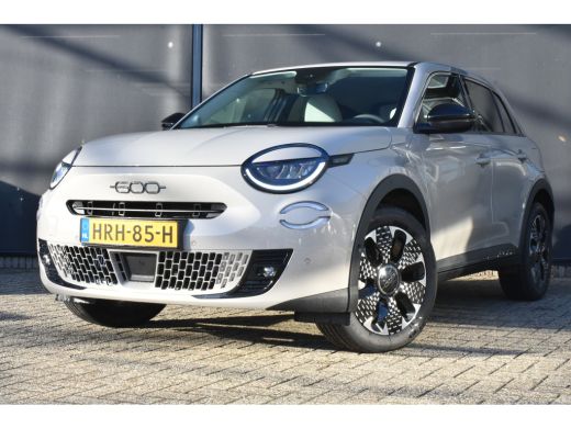 Fiat 600 1.2 Hybrid La Prima 100pk DEMO-DEAL! | Vol-Leder | Elektr. Stoelen | Elektr. Achterklep | Achteru...