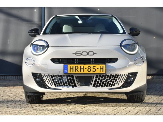 Fiat 600 1.2 Hybrid La Prima 100pk DEMO-DEAL! | Vol-Leder | Elektr. Stoelen | Elektr. Achterklep | Achteru... ActivLease financial lease