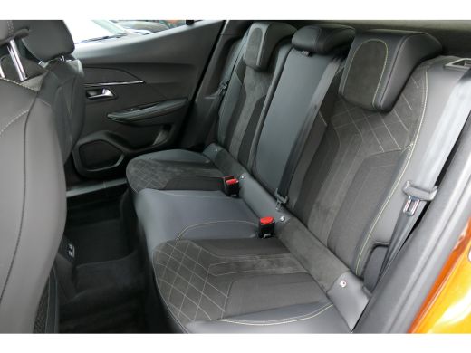 Peugeot 2008 1.2 PURETECH 130PK GT PACK AUTOMAAT / NAVI / ALCANTARA / CLIMA / PDC / 18"LMV / CAMERA / KEYLESS ... ActivLease financial lease