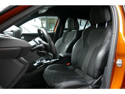 Peugeot 2008 1.2 PURETECH 130PK GT PACK AUTOMAAT / NAVI / ALCANTARA / CLIMA / PDC / 18"LMV / CAMERA / KEYLESS ... ActivLease financial lease