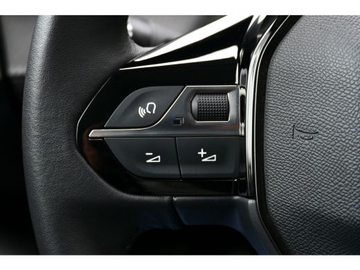 Peugeot 208 1.2 PURETECH 100PK 5-DRS ALLURE PACK / NAVI / LED / CLIMA / PDC / 16"LMV / CAMERA / KEYLESS / WIN... ActivLease financial lease