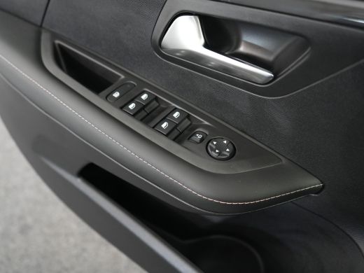Peugeot e-208 EV Allure 51 kWh - 46 KM ! | 11 kW lader | Achterbank in delen neerklapbaar | Apple Carplay/Andro... ActivLease financial lease