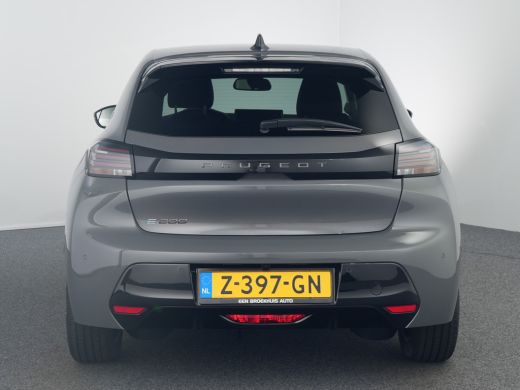 Peugeot e-208 EV Allure 51 kWh - 46 KM ! | 11 kW lader | Achterbank in delen neerklapbaar | Apple Carplay/Andro... ActivLease financial lease