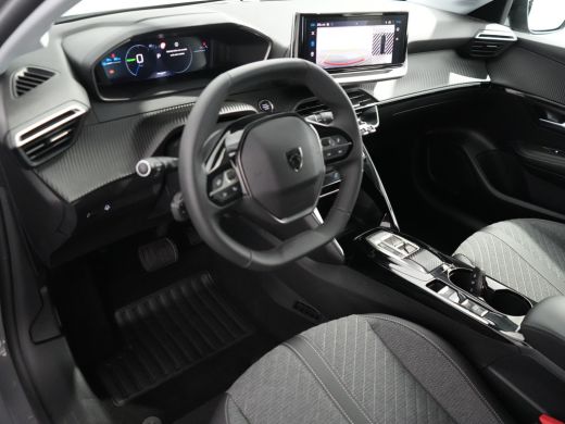 Peugeot e-208 EV Allure 51 kWh - 46 KM ! | 11 kW lader | Achterbank in delen neerklapbaar | Apple Carplay/Andro... ActivLease financial lease
