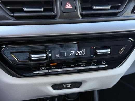 Suzuki Swift 1.2 Style Smart Hybrid **STOELVERWARMING/ KEYLESS/ NAVIGATIE/ DODEHOEK DETECTIE** ActivLease financial lease