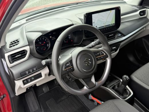 Suzuki Swift 1.2 Style Smart Hybrid **STOELVERWARMING/ KEYLESS/ NAVIGATIE/ DODEHOEK DETECTIE** ActivLease financial lease