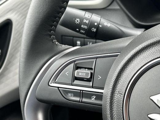 Suzuki Swift 1.2 Style Smart Hybrid **STOELVERWARMING/ KEYLESS/ NAVIGATIE/ DODEHOEK DETECTIE** ActivLease financial lease