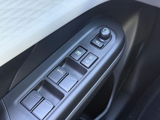 Suzuki Swift 1.2 Style Smart Hybrid **STOELVERWARMING/ KEYLESS/ NAVIGATIE/ DODEHOEK DETECTIE** ActivLease financial lease