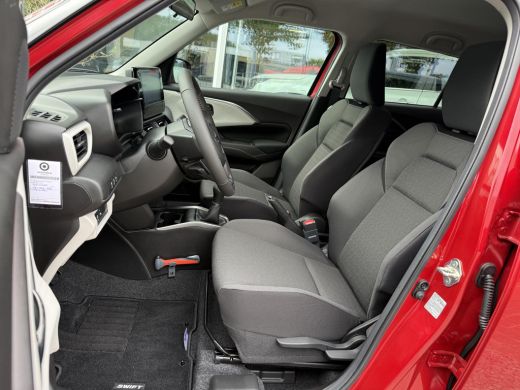 Suzuki Swift 1.2 Style Smart Hybrid **STOELVERWARMING/ KEYLESS/ NAVIGATIE/ DODEHOEK DETECTIE** ActivLease financial lease