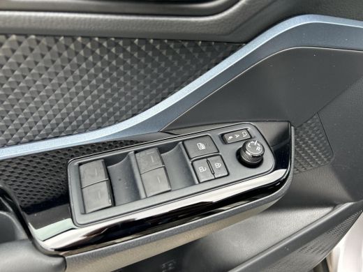 Toyota C-HR 2.0 Hybrid Dynamic (Navigatie - Parkeersensoren V+A) ActivLease financial lease