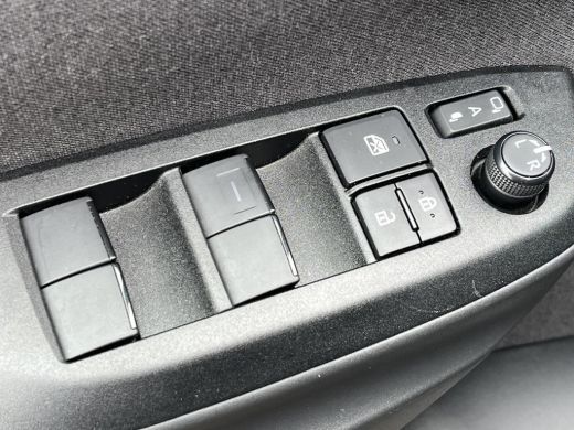 Toyota Yaris Cross 1.5 Hybrid 115 First Edition | Dode hoek waarschuwing | Parkeersensoren | Stoel- + stuurverwarmin... ActivLease financial lease