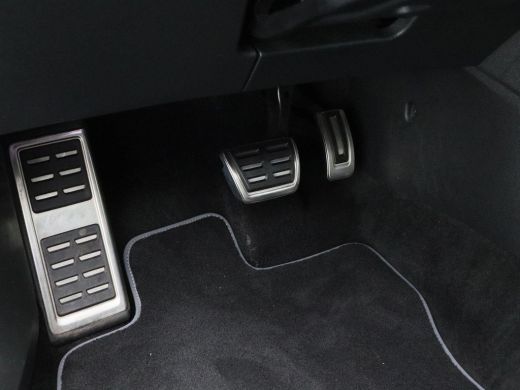 Volkswagen Golf 1.5 eTSi 150 Pk Automaat R-Line Business+ | Panoramdak | Adaptive Cruise | Full LED | Camera | Pa... ActivLease financial lease