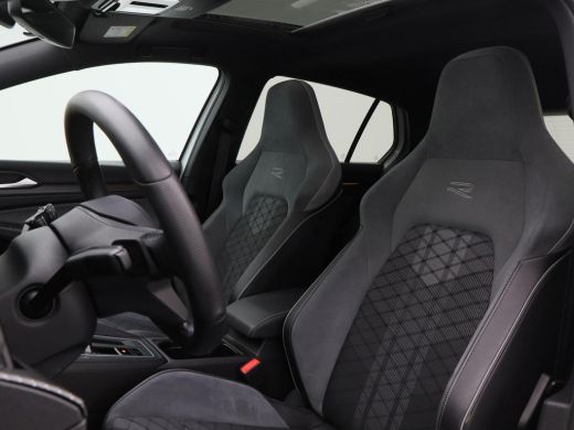 Volkswagen Golf 1.5 eTSi 150 Pk Automaat R-Line Business+ | Panoramdak | Adaptive Cruise | Full LED | Camera | Pa... ActivLease financial lease