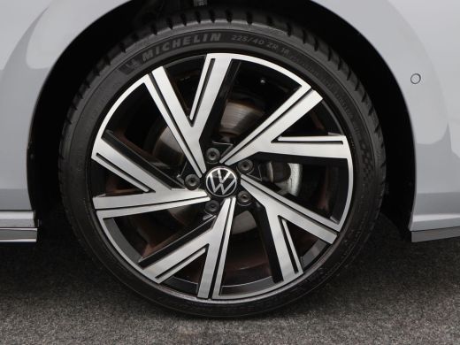 Volkswagen Golf 1.5 TSi 150 Pk R-Line | Panoramadak | Trekhaak | Camera | Full LED | Stoel Verwarming | Adaptive ... ActivLease financial lease