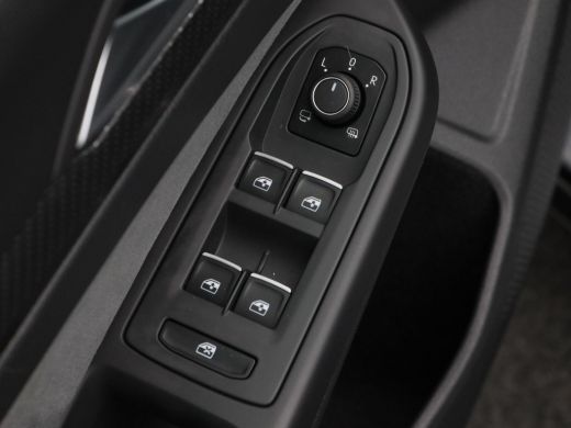 Volkswagen Golf 1.5 TSi 150 Pk R-Line | Panoramadak | Trekhaak | Camera | Full LED | Stoel Verwarming | Adaptive ... ActivLease financial lease