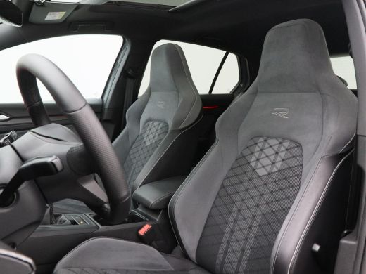 Volkswagen Golf 1.5 TSi 150 Pk R-Line | Panoramadak | Trekhaak | Camera | Full LED | Stoel Verwarming | Adaptive ... ActivLease financial lease