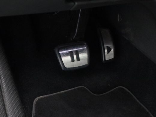 Volkswagen ID.3 Pro 58 kWh | Adaptive Cruise | Camera | Carplay | Stoel Verwarming | Parkeersensoren | Privacy Gl... ActivLease financial lease