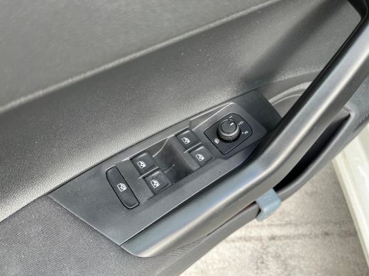 Volkswagen Polo 1.0 TSI Life | Camera achter | Getint glas | Navigatie | Apple Carplay | Airco | ACC | ActivLease financial lease