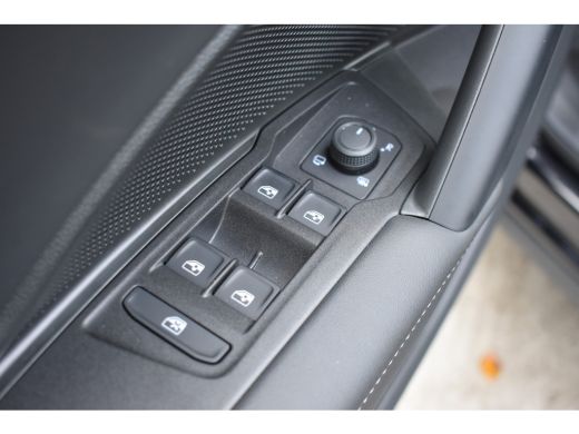 Volkswagen Tiguan 1.5 eHybrid 204PK Life Edition | Trekhaak | Elektrische Achterklep | Harman Kardon | ACC | Apple ... ActivLease financial lease