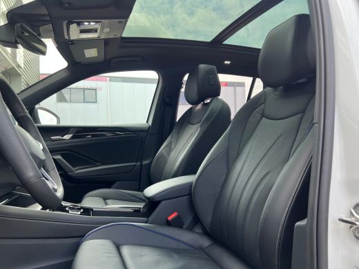 Volkswagen Tiguan R-Line Edition - eHybrid | 'App-Connect' draadloze smartphone integratie | Automatische afstandsr... ActivLease financial lease
