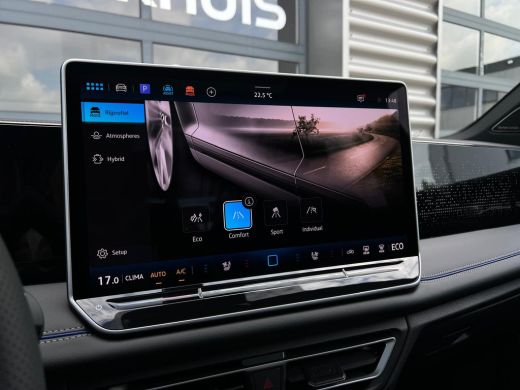 Volkswagen Tiguan R-Line Edition - eHybrid | 'App-Connect' draadloze smartphone integratie | Automatische afstandsr... ActivLease financial lease