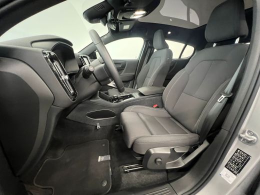 Volvo  C40 Single Motor Core 69 kWh | Achteruitrijcamera | Apple Carplay/Android Auto| Panoramadak | Cruise ... ActivLease financial lease