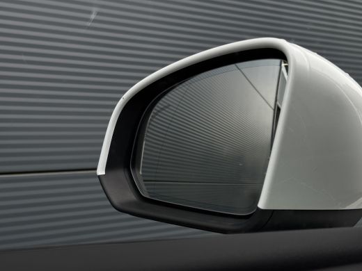 Volvo  XC40 2.0 B4 Business Pro | Pilot Assist | Apple Carplay | Keyless | DAB | ActivLease financial lease