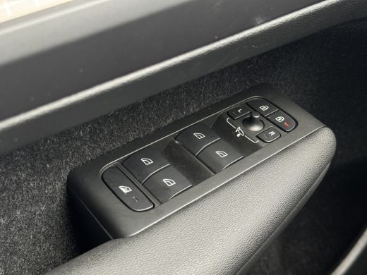 Volvo  XC40 2.0 B4 Business Pro | Pilot Assist | Apple Carplay | Keyless | DAB | ActivLease financial lease