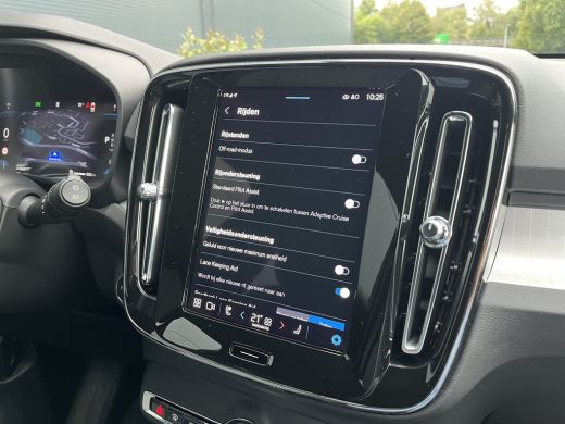 Volvo  XC40 2.0 B4 Plus Dark | Harman/Kardon | Pilot Assist | Trekhaak | Camera | ActivLease financial lease