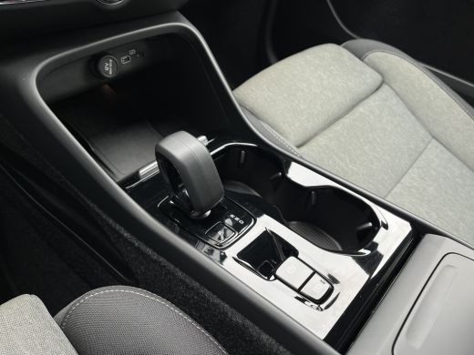 Volvo  XC40 2.0 B4 Plus Dark | Harman/Kardon | Pilot Assist | Trekhaak | Camera | ActivLease financial lease