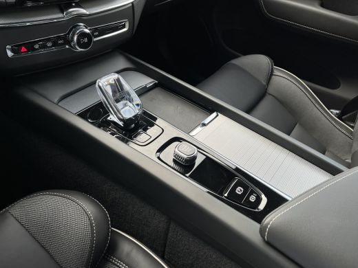 Volvo  XC60 2.0 T6 Plug-in hybrid AWD Plus Dark ActivLease financial lease