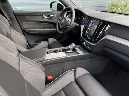 Volvo  XC60 2.0 T6 Plug-in hybrid AWD Plus Dark ActivLease financial lease