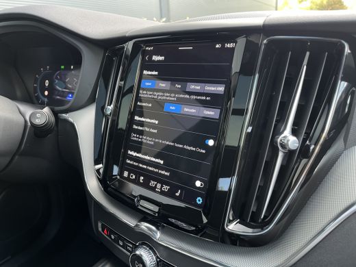 Volvo  XC60 2.0 T6 Plug-in hybrid AWD Plus Dark ActivLease financial lease