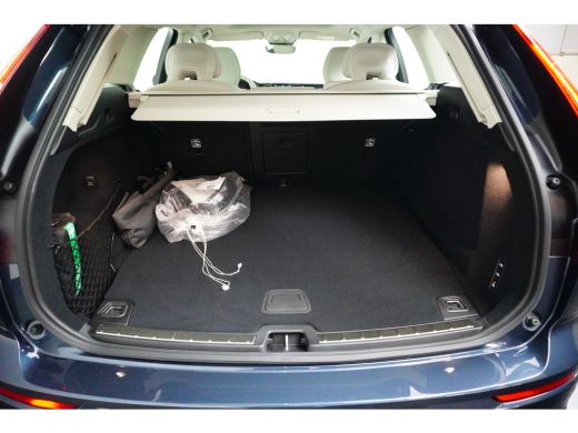 Volvo  XC60 2.0 T6 Plug-in hybrid AWD Plus Dark | Luchtvering | Stoelventilatie | Trekhaak | 360 Camera | ActivLease financial lease