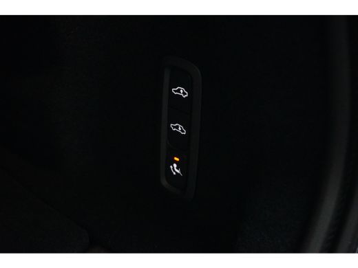Volvo  XC60 2.0 T6 Plug-in hybrid AWD Plus Dark | Luchtvering | Stoelventilatie | Trekhaak | 360 Camera | ActivLease financial lease