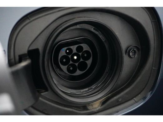 Volvo  XC60 2.0 T6 Plug-in hybrid AWD Plus Dark | Luchtvering | Stoelventilatie | Trekhaak | 360 Camera | ActivLease financial lease